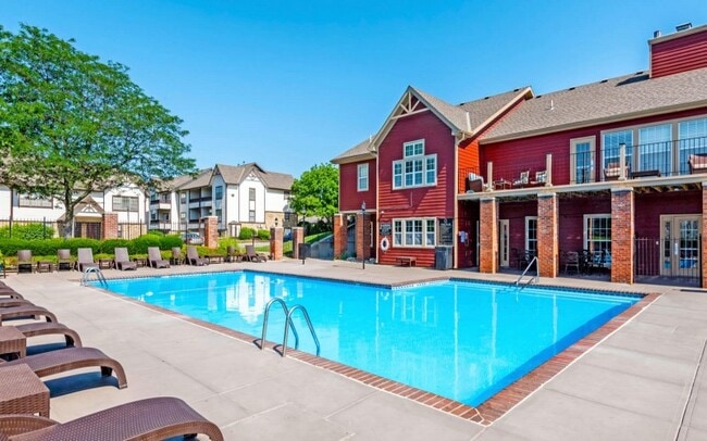 Building Photo - Coach House Apartments
