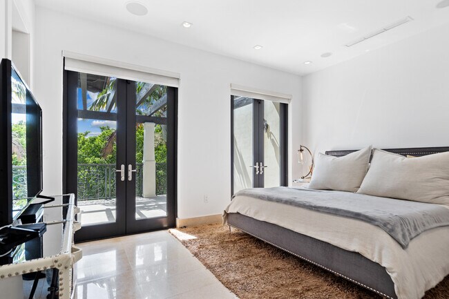 Foto del edificio - 512 Fernwood Rd