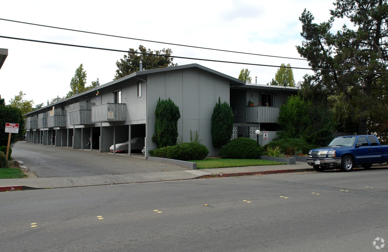 Building Photo - 445 E St