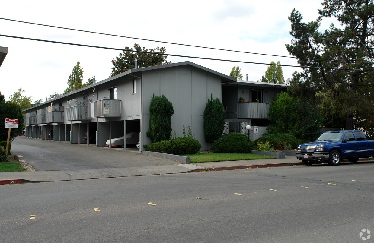 Primary Photo - 445 E St