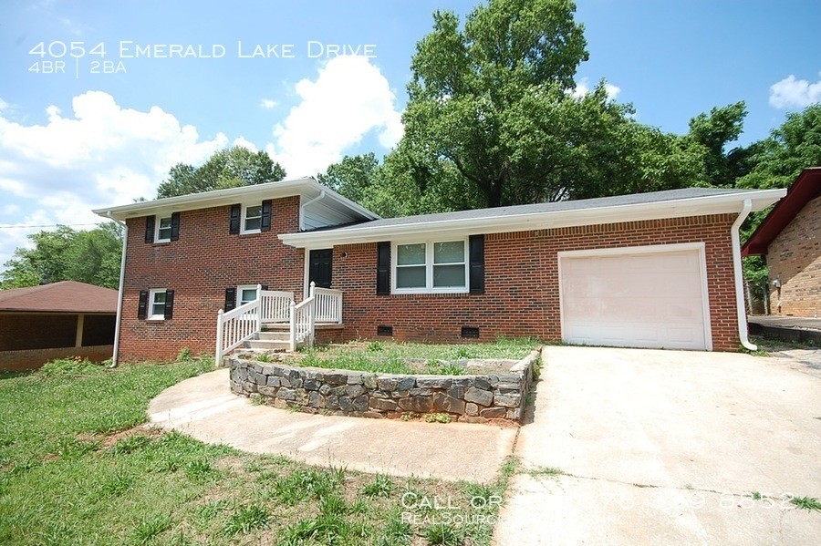 Primary Photo - 4 bdrm, 2 bath split level in Decatur