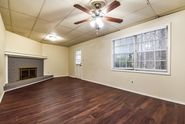 Foto del edificio - 6192 Pine Bluff Ct