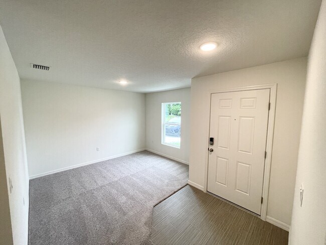 Foto del edificio - 13 Preston Ln