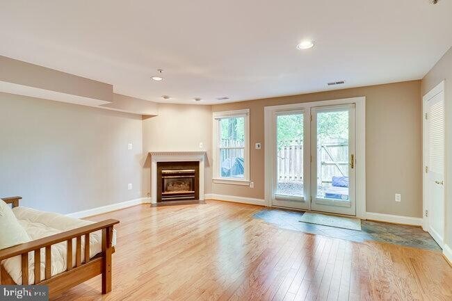 Foto del edificio - 2319 N Van Buren Ct