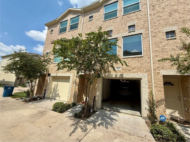 Building Photo - 8705 Bryam St