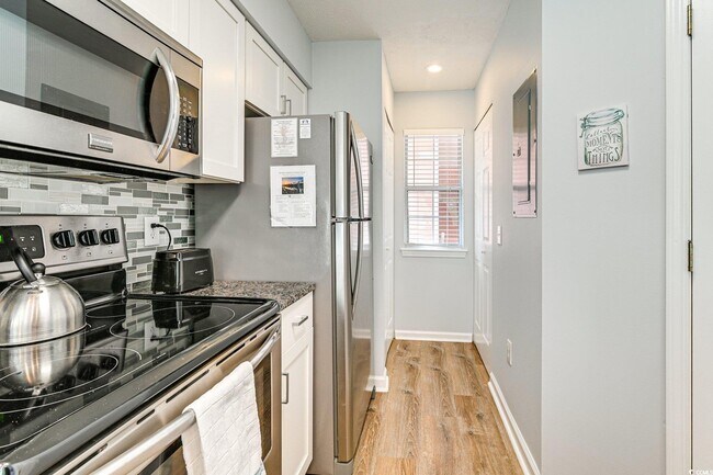 Foto del edificio - 619 Waterway Village Blvd