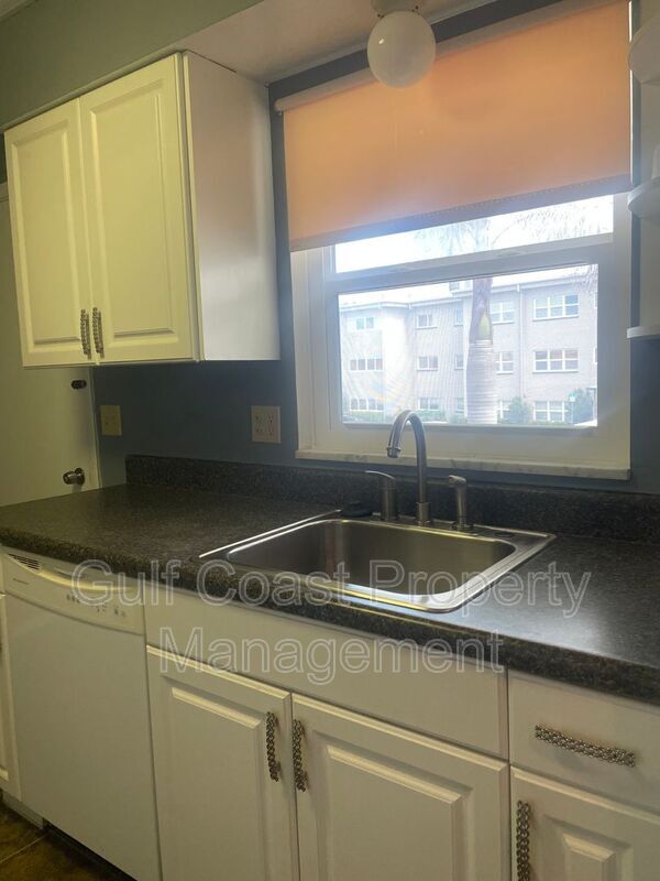 Foto del edificio - 3106 Harbor Blvd