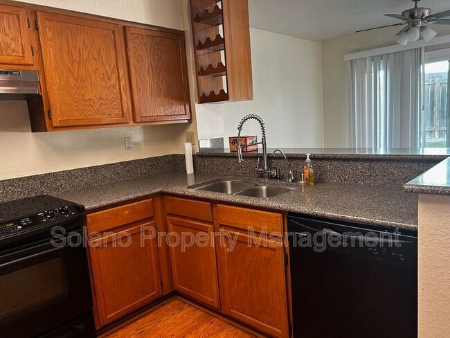 Building Photo - 334 Bolton Way