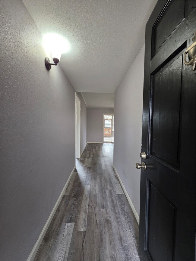 Foto del edificio - 9611 Jaywood St