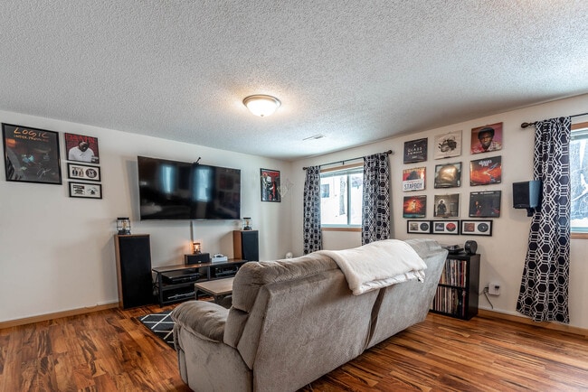Building Photo - 226 Lakeview Dr