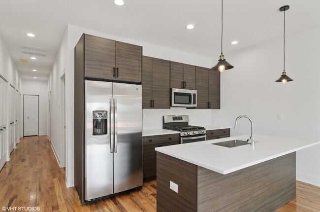 Foto del edificio - 5540 W Montrose Ave