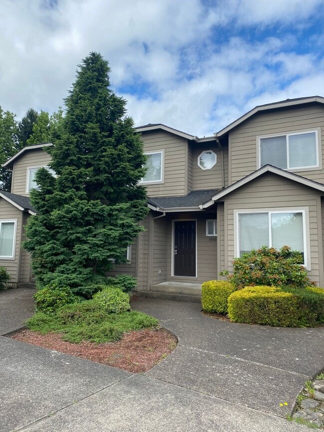 Building Photo - 3937 NE 149th Ave