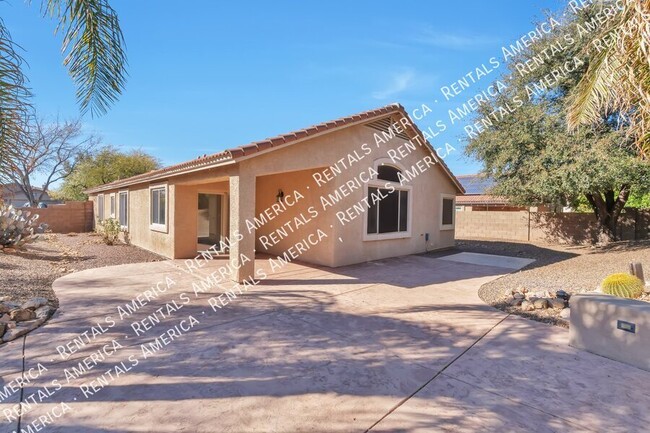 Building Photo - Stunning 4-bedroom, 2-bath home in picture...