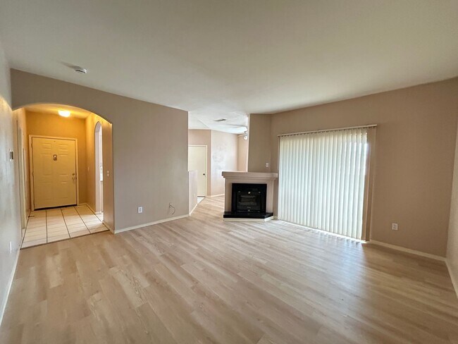 Foto del edificio - 1-Bed 1-Bath Condo in Guard Gated Community!
