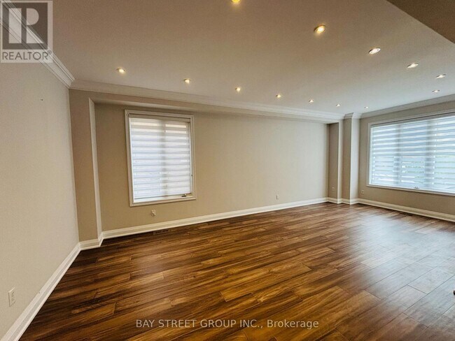 Photo du bâtiment - 63 Grand Oak Dr