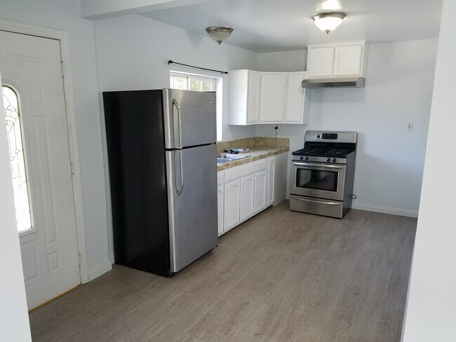 Building Photo - 5059 Hermosa Ave
