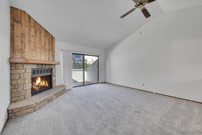 Foto del edificio - $2,085.00 - 3 Bedrooms, 2 Bathrooms Townhouse in Aurora with Washer and Dryer!