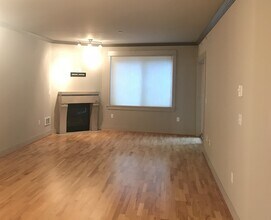 Building Photo - 18609 SE Newport Way