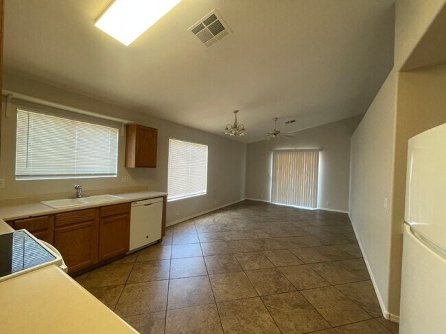 Foto del edificio - 15752 W Lundberg St