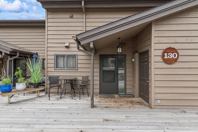 Foto del edificio - Whitefish River furnished Townhome