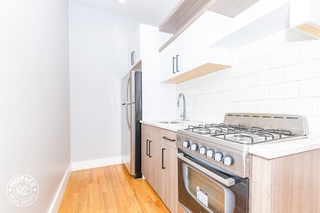 Building Photo - 1084 Bedford Ave