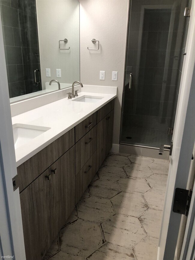Building Photo - 2 br, 3 bath Townhome - 3411 Albion Street...