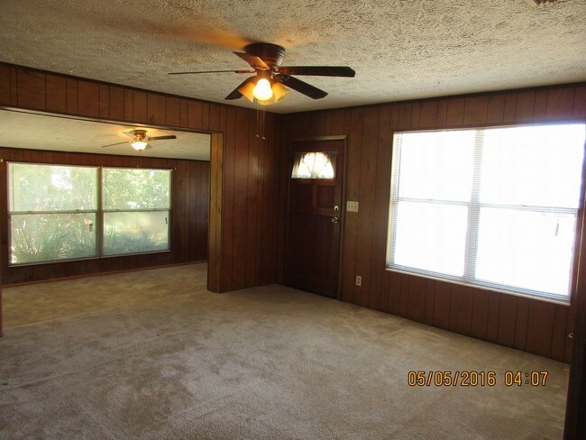 Building Photo - 7211 Stonehurst Rd N