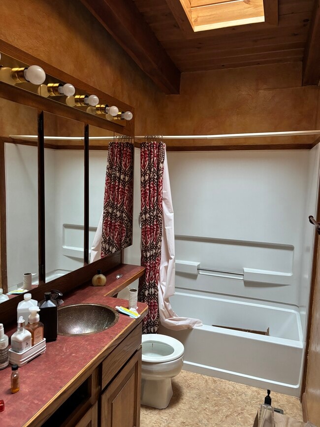 Foto del edificio - 703 Brown Dr