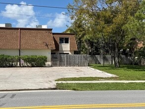 Building Photo - 717 W Ocean Ave