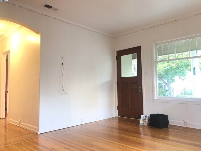 Foto del edificio - 466 Ruthven Ave