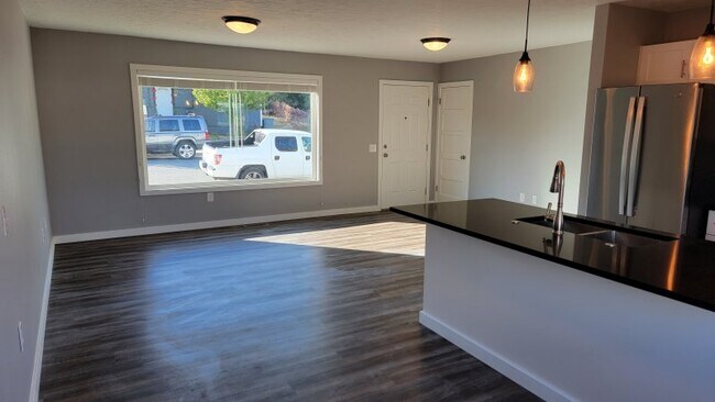 Building Photo - 1414 Keller Ave