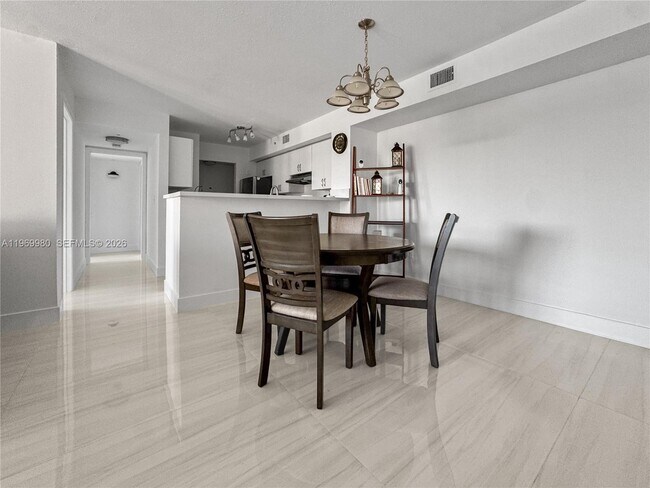 Foto del edificio - 2123 Renaissance Blvd