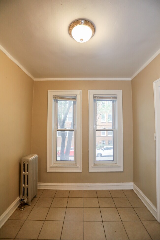 Building Photo - 5021 N Damen Ave