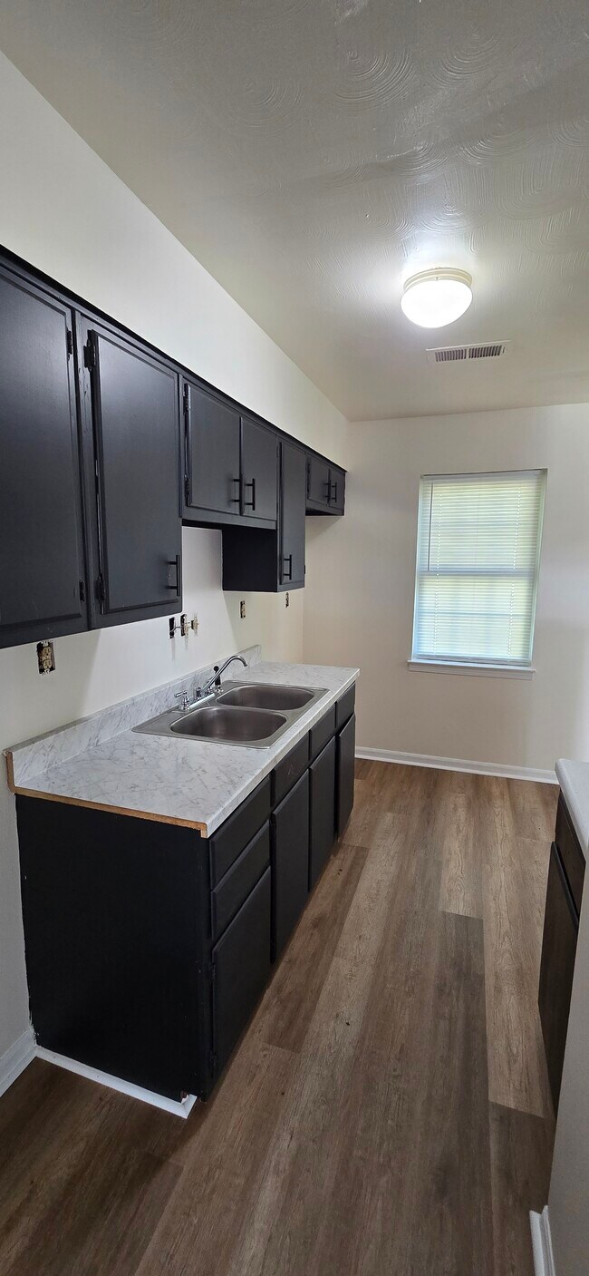 Building Photo - 5200 Broken Oak Dr