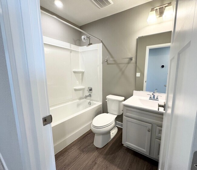 Foto del edificio - 106 Mizzen Wy