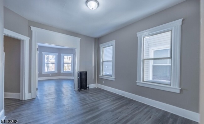 Building Photo - 1064 Bond St