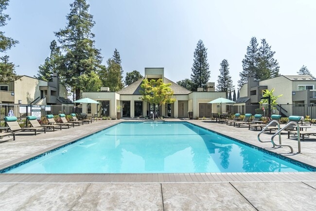 Building Photo - Evergreen Heights