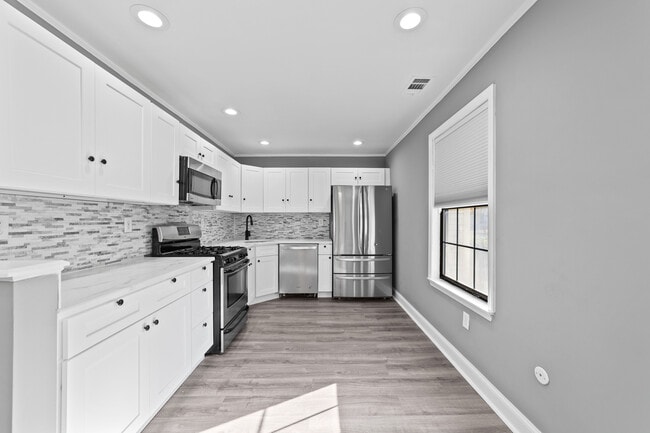 Building Photo - 61 Drewes Ct