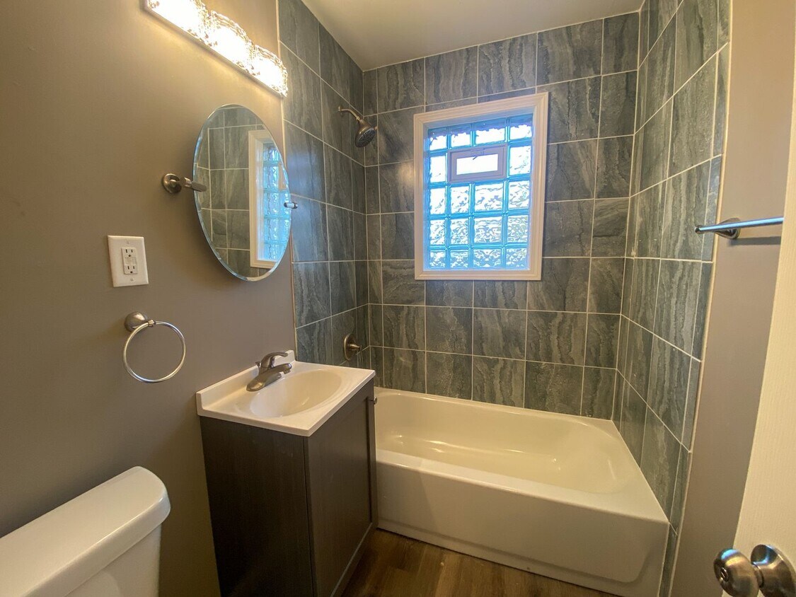 Primary Photo - 2 Bedroom Single Family - Single floor