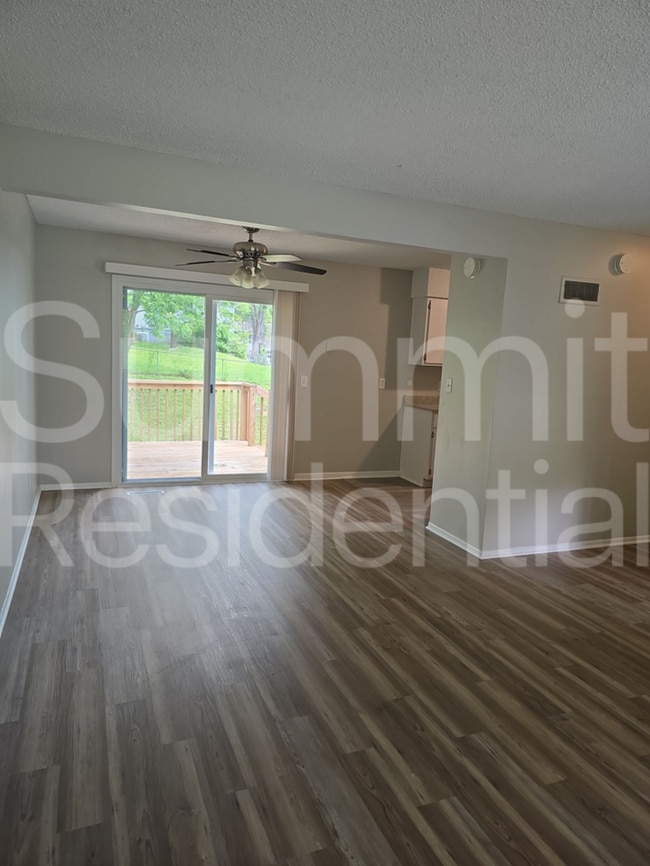 Foto del edificio - 19300 E Salisbury Rd