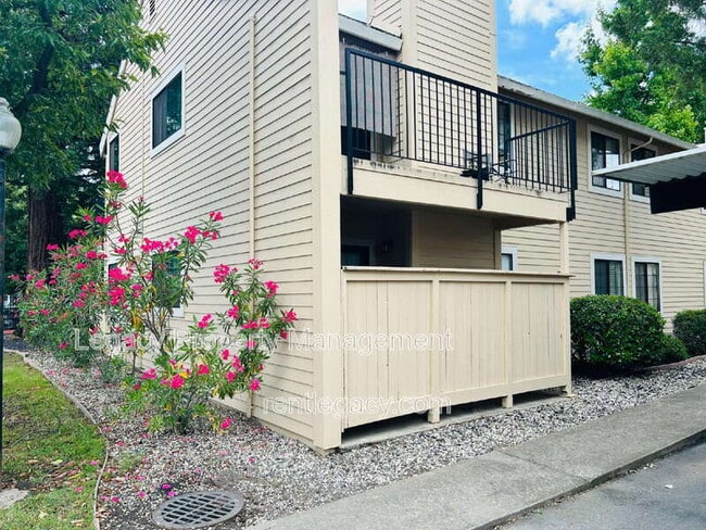 Building Photo - 7445 Auburn Oaks Ct