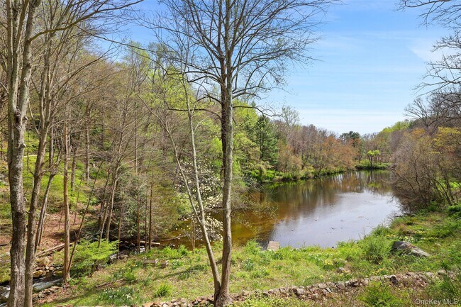 Foto del edificio - 17 Fox Run Rd