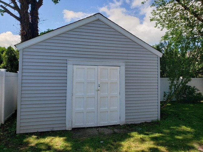 Building Photo - 11 Wilhow Ct