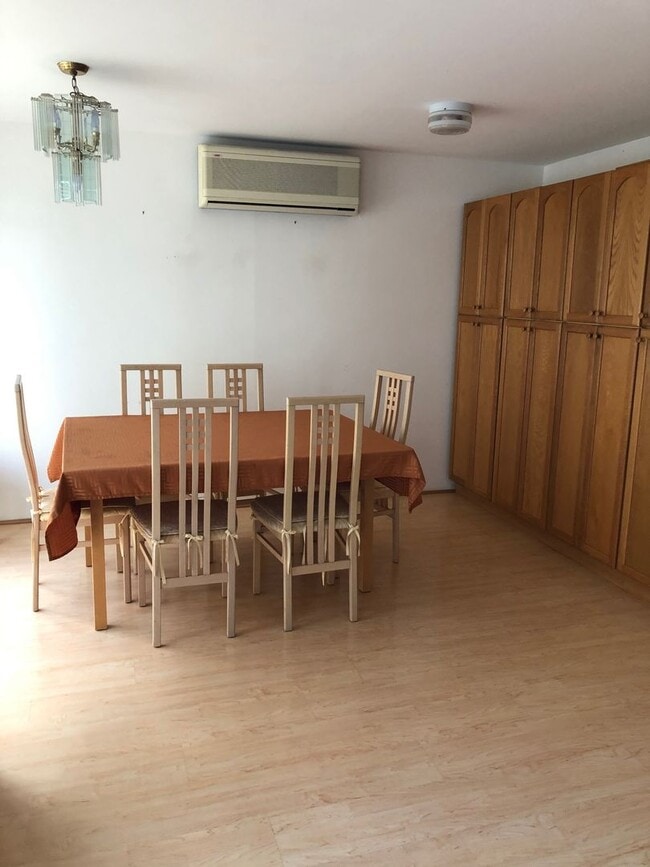Building Photo - Large partly furnished house in Pearl City...