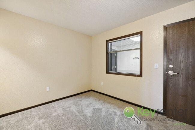 Building Photo - $650 / 1 br / 1.0 ba / 630 sqft Simple Living - Studio Apartments!