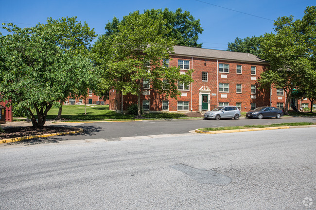 Building Photo - Woodland Springs