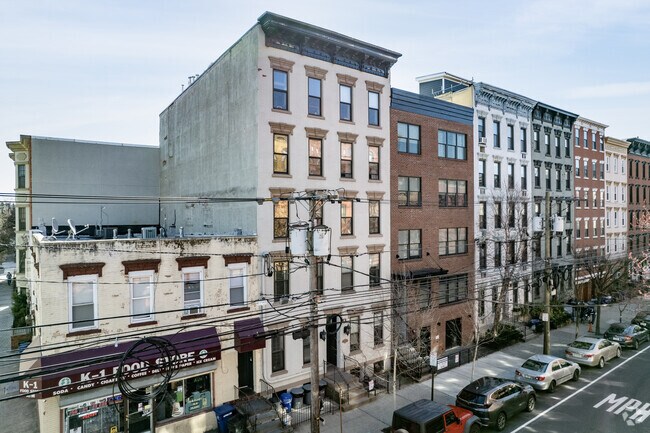Building Photo - 129 Willow Ave