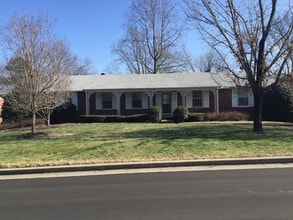 Building Photo - 924 Neuhoff Ln