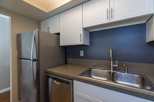 Building Photo - Midvale - Duplex