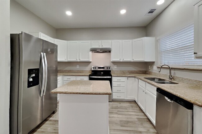 Building Photo - 21338 Wildcroft Dr